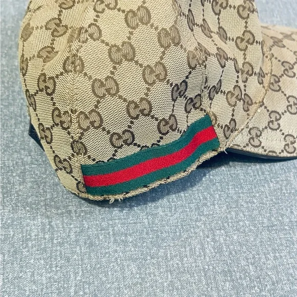 Gucci Beige and Brown Monogram Cap with Green and Red  display picture 3